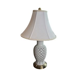 Porcelain Chinoserie Ginger Jar Pierced Filigree Cream Table Lamp Brass Base